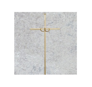 Croix en laiton poli avec deux cercles intérieurs, accessoires pour la décoration murale d'église - Product Image 1