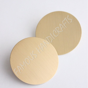 ต่างหูทองเหลืองที่มีการออกแบบรอบอินเดีย2022 - Product Image 1