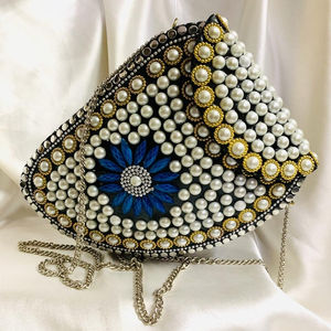 Sac de soirée en mosaïque métallique tendance de créateur Accessoire élégant pour les occasions spéciales - Product Image 1