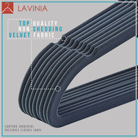 Lavinia moderne velours carton avec logo imprimé velours cintres en plastique