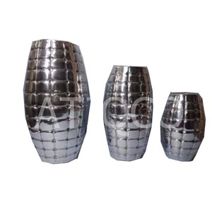 Vase à fleurs en métal fonte d'aluminium design scandinave poli miroir | Vase à fleurs de haute qualité pour décoration intérieure chic - Product Image 1