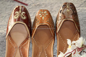 Women's Ethnic Style Leather Jutti Kussa Flats Indian Mojari Jutti - Product Image 4