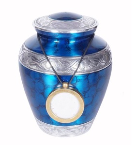 Urne suspendue en métal étiquetée pour cendres humaines Urne de crémation en métal fabriquée à la main Urne suspendue en métal de concepteur Urne suspendue décorative - Product Image 3