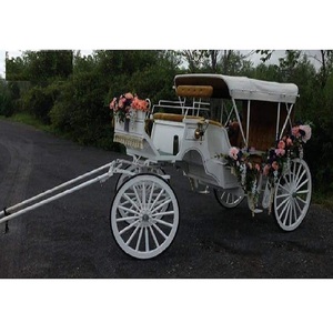 Calèche victorienne royale blanche de luxe style traditionnel et moderne pour les visites touristiques à Victoria Fabricant - Product Image 1