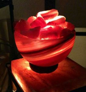 Venta al por mayor flor tallada estilo náutico Feng Shui decoración del hogar lámpara de sal rosa del Himalaya en cuenco diseño de cesta artesanías naturales - Product Image 4