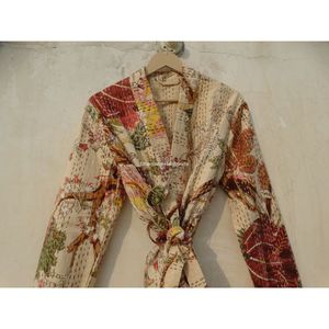 Ivoire imprimé fleuri matelassé Kantha tissé à la main veste d'hiver manteau ethnique fait à la main pour les femmes coton peignoir court Maxi taille - Product Image 4