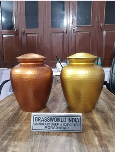 URNA DE CREMACIÓN GRABADA MARTILLADA AMARILLO DE ALUMINIO Suministros funerarios Premium de Brassworld India - Product Image 2
