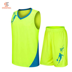 Tenue de basketball personnalisée de qualité supérieure avec impression par sublimation – Ensemble professionnel respirant grande taille – Vente en gros - Product Image 4