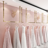 Support mural de présentation de vêtements pour boutique de mariée, rail suspendu au plafond en métal doré pour robe de mariée
