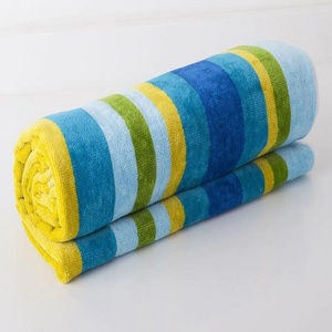 Serviette de plage rectangulaire sans sable imprimée en coton biologique 100% Design traditionnel indien de couleur verte - Product Image 2