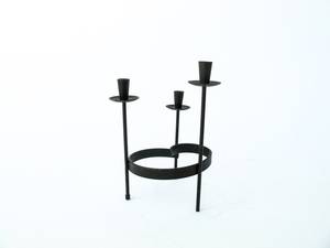 Dernier bougeoir à 3 bras avec finition noire, parfait pour un décor de table élégant et un éclairage élégant - Product Image 2