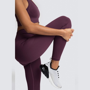 Ensemble Legging et Soutien-Gorge de Sport OEM Premium pour Femme/Fille – Tenue de Yoga et Fitness Évidée - Product Image 5