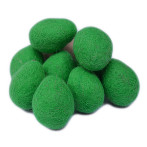 ลูกบอลไข่ทำจากขนสัตว์ทำมือ 100% สีเขียวเข้ม เป็นมิตรกับสิ่งแวดล้อม นุ่ม ทนทาน ตกแต่งบ้านสไตล์เนปาล แรงบันดาลใจจากเทศกาลคริสต์มาส - Product Image 1