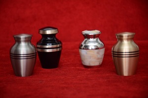โกศบรรจุอัฐิสีน้ำเงินเข้มแบบอเมริกัน สำหรับงานศพเด็ก ผลิตภัณฑ์จาก Brassworld อินเดีย - Product Image 5