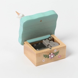 Adorable caja de música de madera unicornio producto al por mayor - Product Image 3