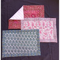 Sets de table rectangulaires en tissu imprimé cousu de qualité supérieure avec dessus en coton matelassé pour intérieur et extérieur