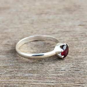 Meilleure vente Bague solitaire en argent sterling 925 avec grenat taillé naturel Bijoux fins pour mariages anniversaires fêtes - Product Image 2