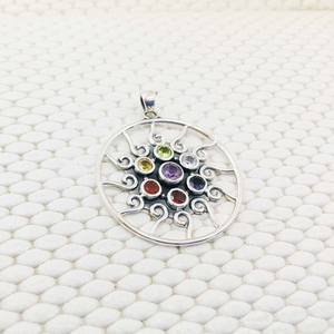 Colgante múltiple de Chakra de Plata de Ley 925 hecho a mano con ajuste de bisel de piedras preciosas de diamante tecnología de incrustaciones de joyería única - Product Image 5