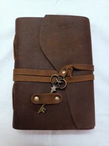 Carnets en cuir de 100mm, fait sur mesure, avec une clé, adapté pour le journal - Product Image 2