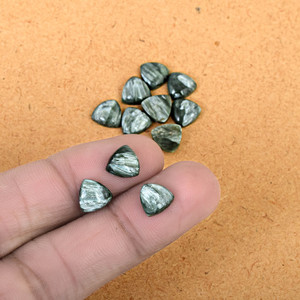 Pierre précieuse en forme de Triangle Seraphinite de 9.5MM, vente en gros, Cabochon naturel en vrac, pierre fine, accessoires de fabrication de bijoux, fournisseur - Product Image 1