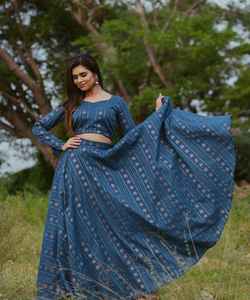 Designer Lehenga Travail manuel brodé coloré Lehenga Choli avec chemisier Vêtements traditionnels personnalisés Vêtements en gros - Product Image 2