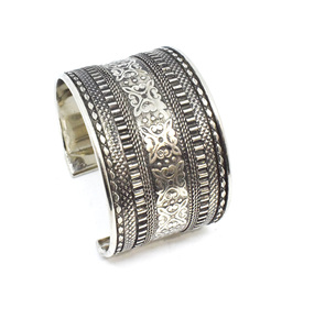 Bijoux de Noël 2027, magnifique design, bracelet en laiton plaqué or fait main, réglable, trois magnifiques pierres précieuses. - Product Image 3