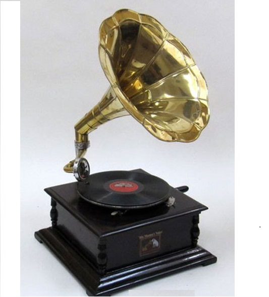 レコードプレーヤーインドのヴィンテージ手作り真鍮蓄音機、木製の