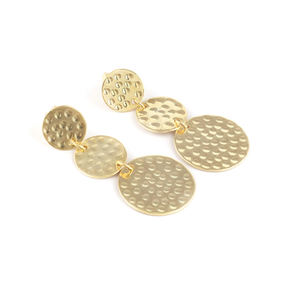 Pendientes de diseño de martillo personal delicado, pendientes de metal de Latón chapado en oro de 24k, hechos a medida, colgantes de gota hechos a mano de peso ligero - Product Image 2