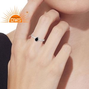 Anillo de piedras preciosas de ónix negro oscuro, anillo de banda ajustable de plata 925 de alto acabado, proveedor de joyería, Colección clásica - Product Image 5