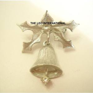 Campana Navideña Metálica Simple y Elegante, Bañada en Oro Mate, Venta Directa de Fábrica - Product Image 1