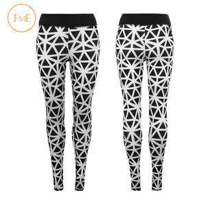 Legging de yoga sur mesure pour femmes, matériau confortable de haute qualité, dernier modèle avec logo à la taille pour l'entraînement - Product Image 6