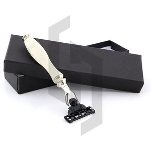 มีดโกนโกนหนวด5ใบมีดสำหรับผู้ชาย,ที่โกนหนวดสีดำบิกินี่ร่างกายหัวเหล็กสแตนเลสโลโก้แฟลชชิ้นการ์ดยางหน้ามือจับบรรจุภัณฑ์ - Product Image 5