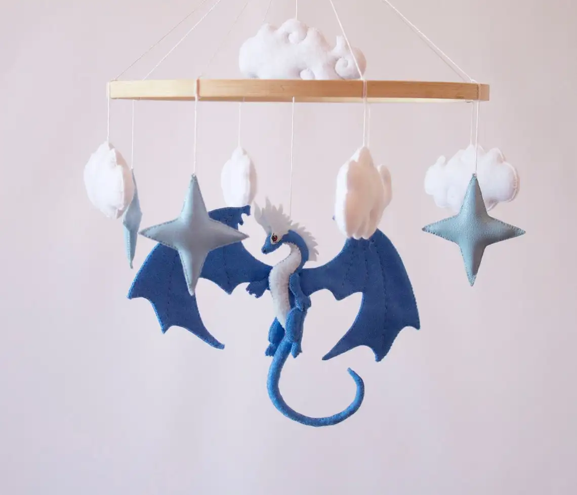 Designer Gevulde Dragon Baby Mobiele Handgemaakte Kwekerij Vilt Baby Mobiles Voor Nursery Opknoping Wieg Mobiele Pasgeboren Baby Shower Gift