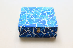 Caja de joyería con incrustaciones de resina decorativas - Product Image 2