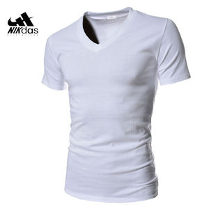 Camiseta básica con cuello en V para hombre, Camiseta de algodón suave y ligera, camiseta blanca de algodón con cuello en V transpirable con servicios OEM - Product Image 1