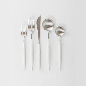 ชุดช้อนส้อมสำหรับรับประทานอาหารค่ำและบนโต๊ะชุดมีดออกแบบได้ตามต้องการขนาดและรูปทรง - Product Image 4