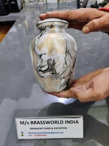 Urna de cremación para adultos de diseño único de aluminio con acabado de cerámica blanca pintada a mano por suministros funerarios de artistas - Product Image 4