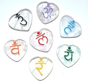 Cristaux d'Agate Colorés en Forme de Cœur, Ensemble de Pierres Chakra SANSKRIT Sculptées et Gravées, Thème Amour, Style Mascotte, Décoration Feng Shui pour la Maison - Product Image 1