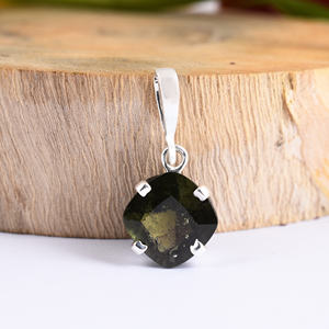 Exclusivo Colgante de Moldavita Hecho a Mano en Plata de Ley 925, Joyería Moderna Unisex, Regalo de Boda - Product Image 3