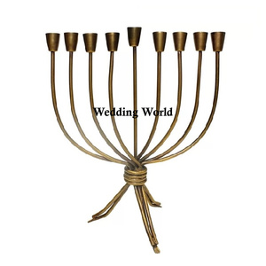 Bougeoir en métal martelé Bougeoir de créateur brillant, poli et fait à la main Forme personnalisée Bougie Menorah en métal en gros - Product Image 2