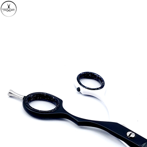 Ciseaux de coiffure professionnels en acier inoxydable réutilisables avec manche noir et blanc pour la coupe de cheveux - Product Image 3