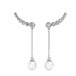 Pendientes Daisini <span class=keywords><strong>Delia</strong></span> Pearl Long Fringe Adornados con cristales Swarovski Chapado en oro de 18K Pendientes de Plata de Ley 925 para mujer - Product Image 1