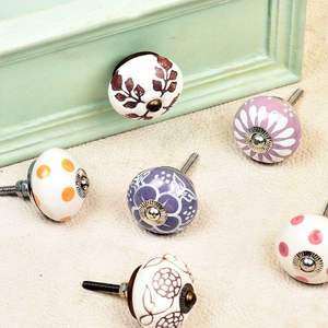 Tiradores de cerámica para vestidor, perillas decorativas hechas a mano con lunares de oliva española - Product Image 4