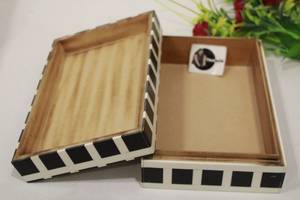 Joyero geométrico en resina negra con diseño de línea blanca y forma cuboide para almacenamiento y embalaje de regalos y regalos - Product Image 6