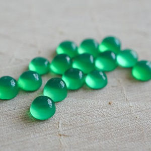 หินพลอยคาลซิโดนีสีเขียวธรรมชาติ4มม. อัญมณีหลวมกึ่งมีค่าปรับเทียบอัญมณีทรงกลมเรียบ - Product Image 1