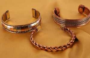 กำไลข้อมือทองแดงพร้อมสำเนียงทองเหลืองสำหรับบำบัดอาการปวดข้อและบรรเทาโรคข้ออักเสบดีไซน์ล่าสุด - Product Image 4