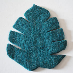 Décorations de festival de Noël écologiques faites à la main au Népal feutre vert de mer naturel découpé à la main feuille douce bricolage emballé sur mesure - Product Image 1