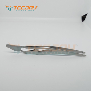 Pince à épiler TEEJAY nouvelle génération, 11 cm, en acier inoxydable argenté, pointe inclinée, fabrication fine, poignée élégante, idéale pour l'épilation des sourcils - Product Image 4