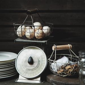 Panier à œufs en forme de poule en fer forgé noir avec revêtement en poudre, support de rangement et d'exposition élégant pour la cuisine par ACMI Metal - Product Image 3