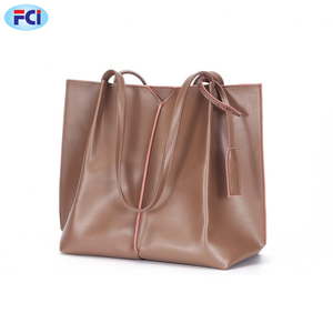 Bolso de hombro de piel auténtica de oveja para mujer de marca personalizada Bolso de piel auténtica hecho a mano - Product Image 3